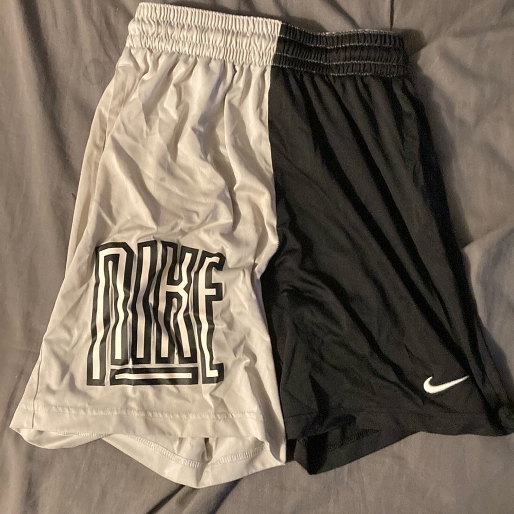 Nike Men's Two-Tone Black and White Athletic Shorts